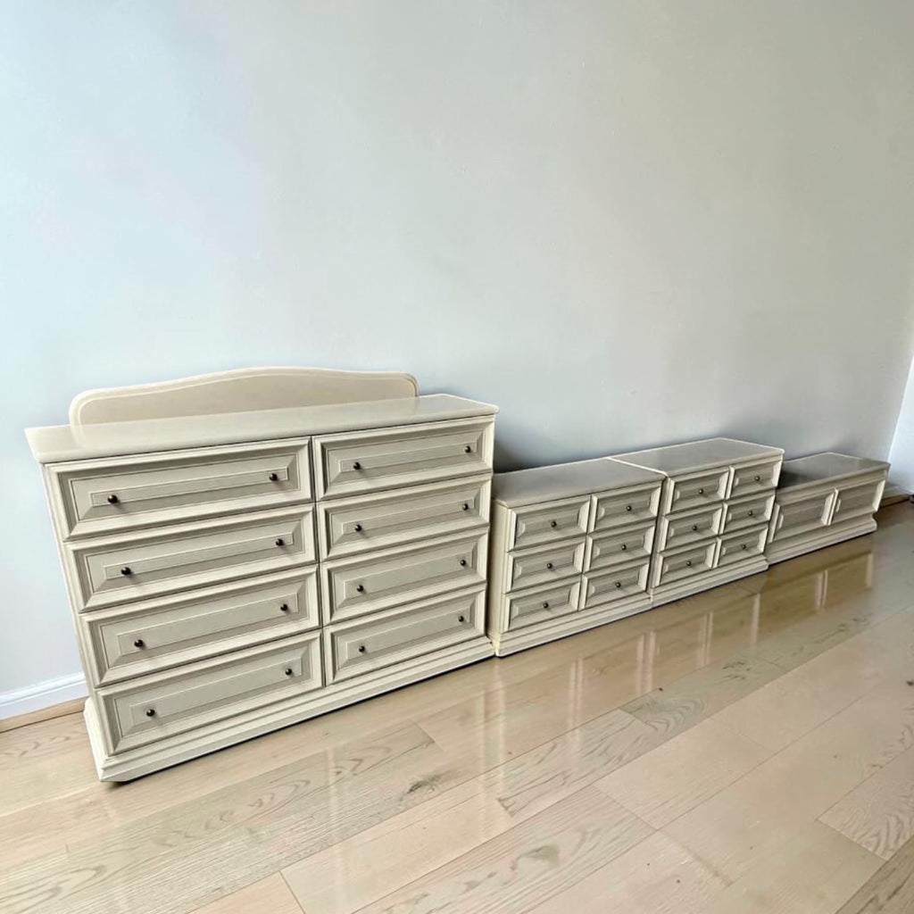 Bedroom set - Drawers and a blanket chest.