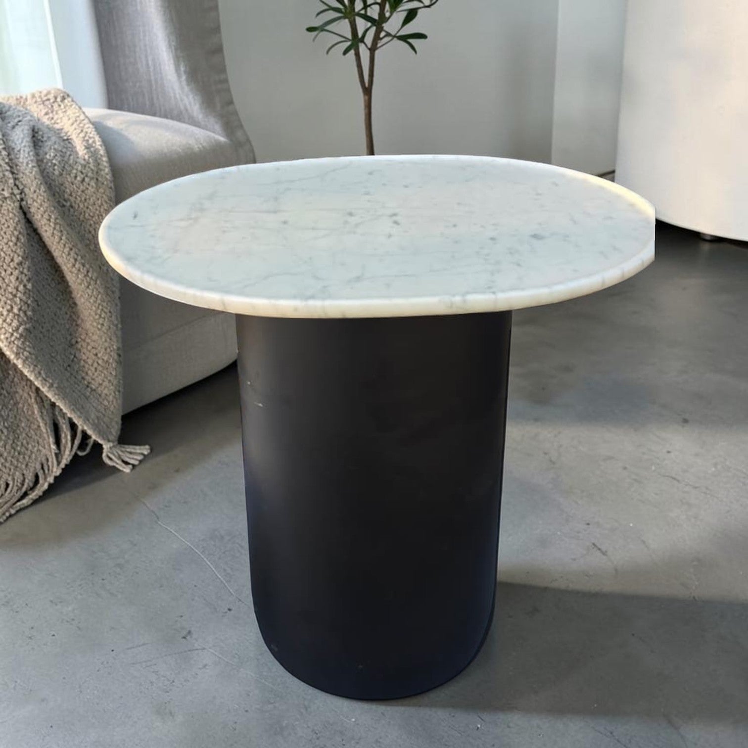 Button Coffee Table (Dimensions: 50x54x44)