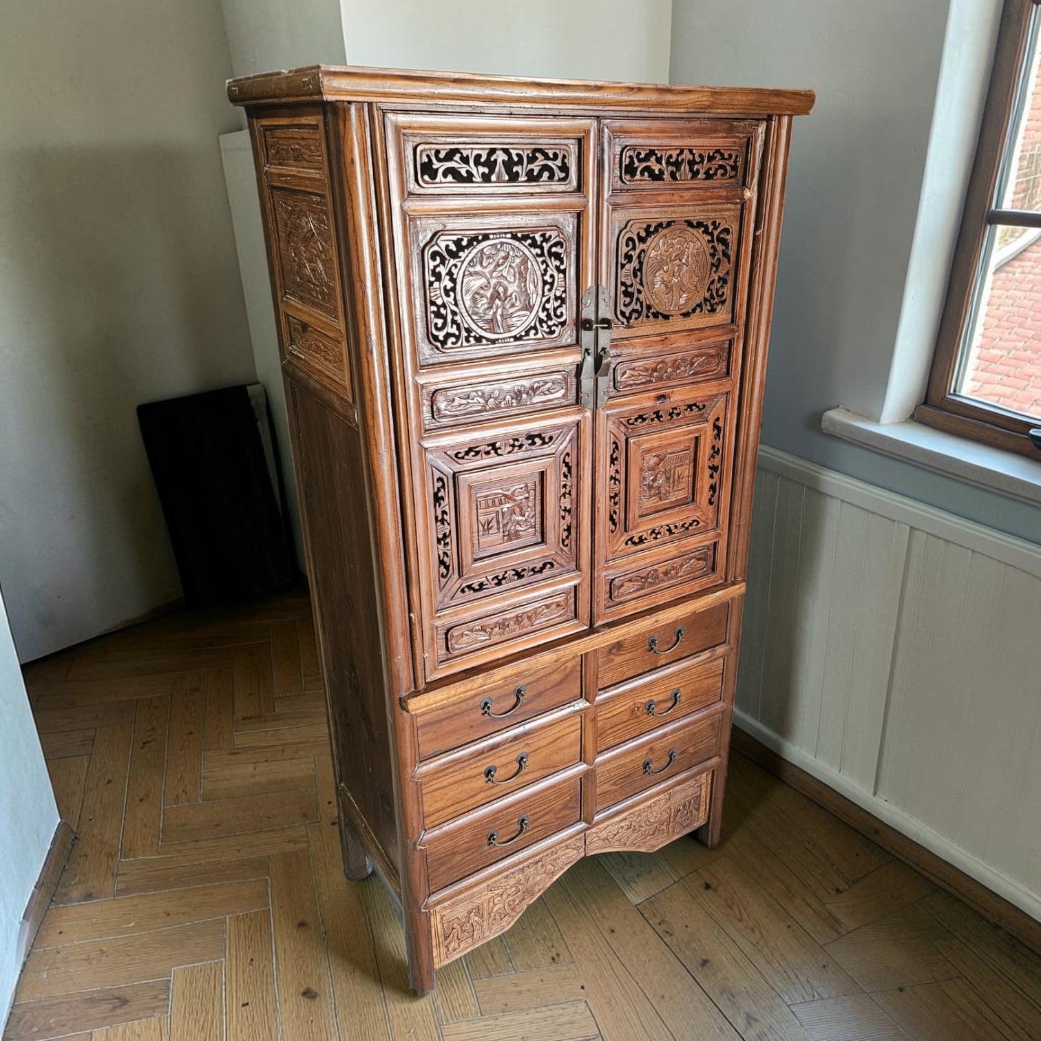 Carved Wooden Asian Armoire Wardrobe (Dimensions: 175x90x48)