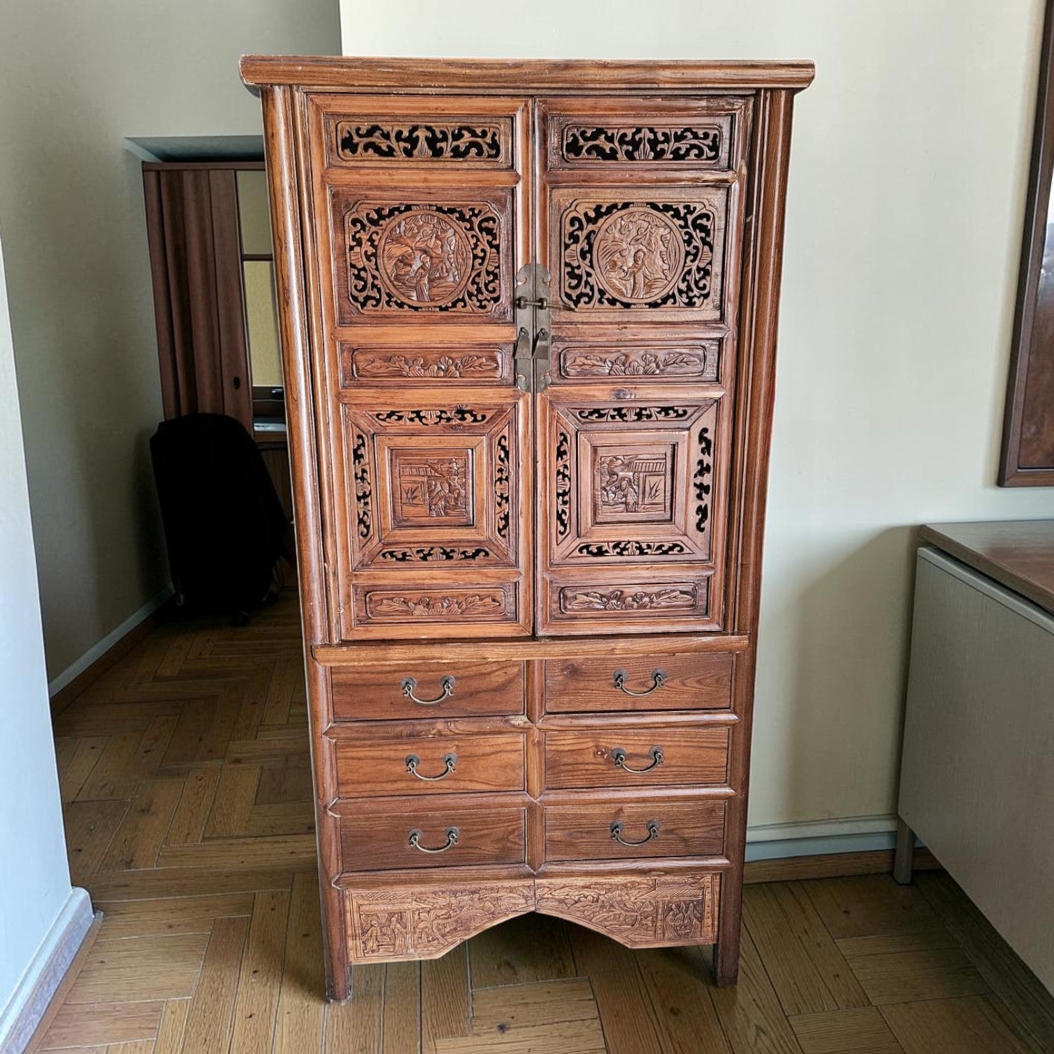 Carved Wooden Asian Armoire Wardrobe (Dimensions: 175x90x48)