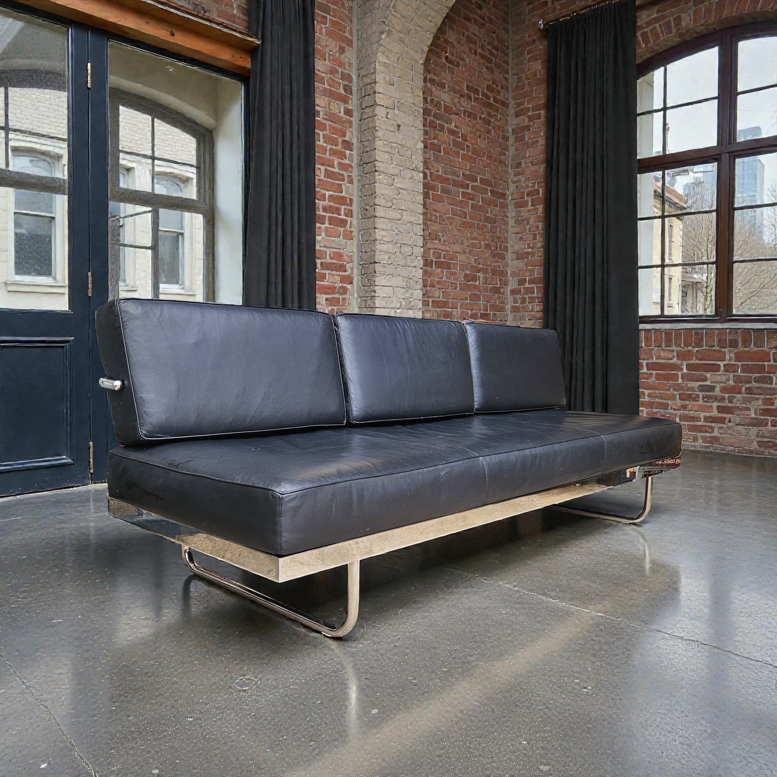 Cassina Le Corbusier Lc5 Black Leather Sofa (Dimensions: 76x204x70)
