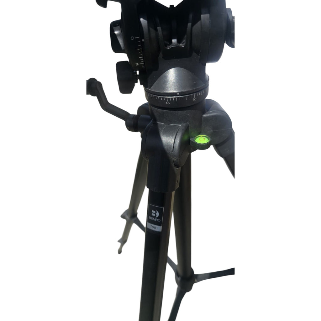 Celestron Trailseeker Zoom Spotting Scope With Benro T981 Tripod