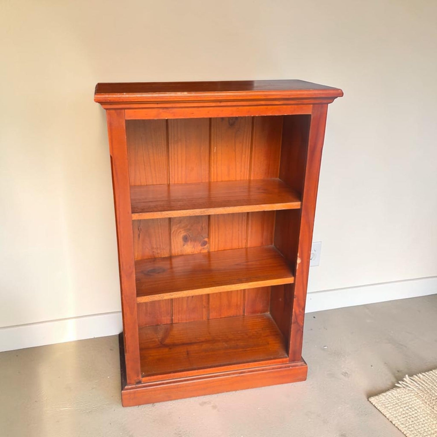 Compact Open Wooden Bookcase (Dimensions: 90x60x29)