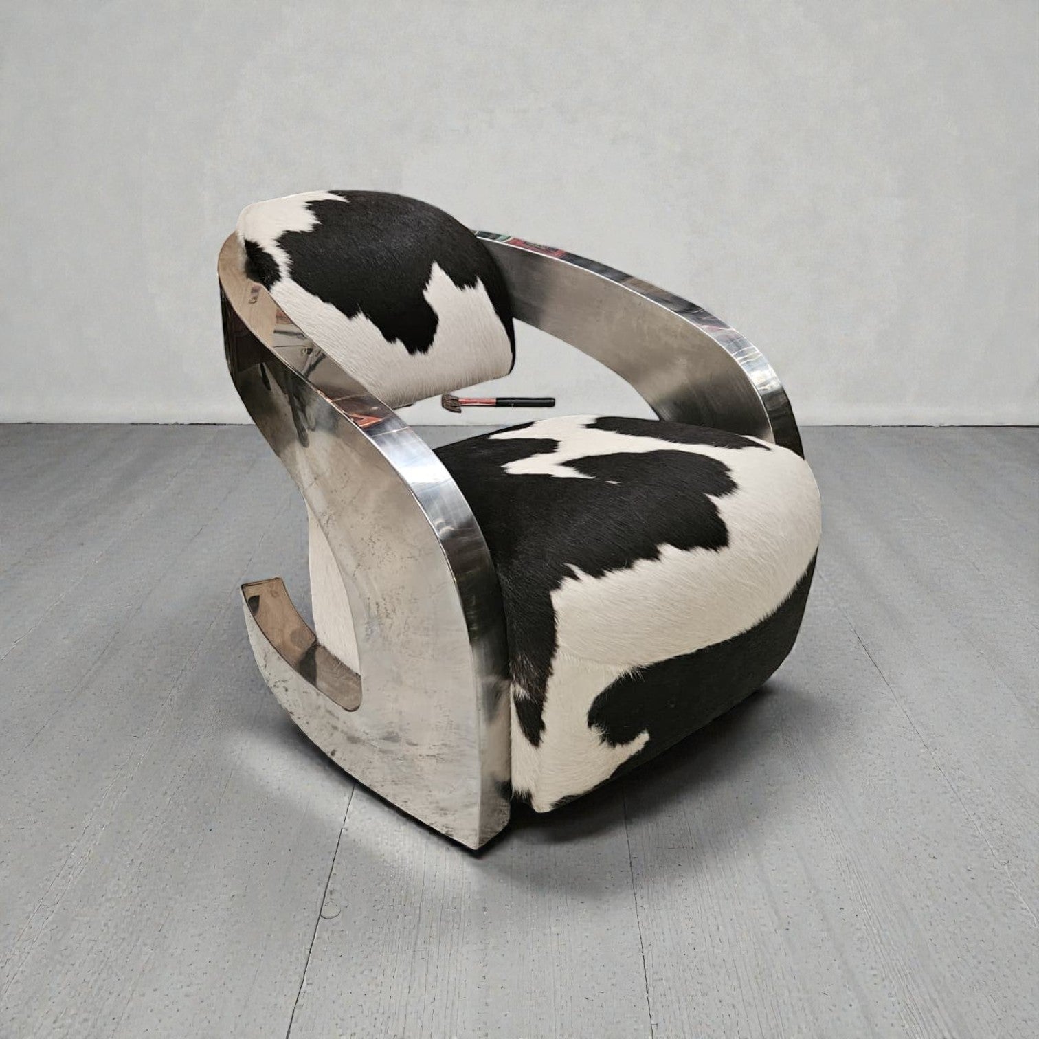 Cowhide Spitfire Armchair (Dimensions: 72 x 80 x 97)