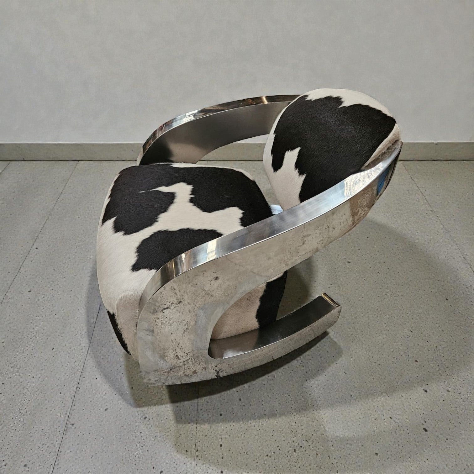 Cowhide Spitfire Armchair (Dimensions: 72 x 80 x 97)