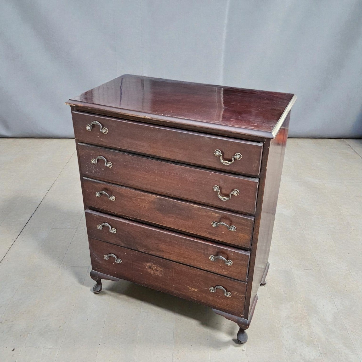 Dark Stain Mahogany Five Drawers Chest Of Drawers (Dimensions: 105x84x50)