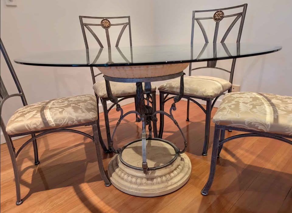 Dinning Table & Chair's 73x121 Round