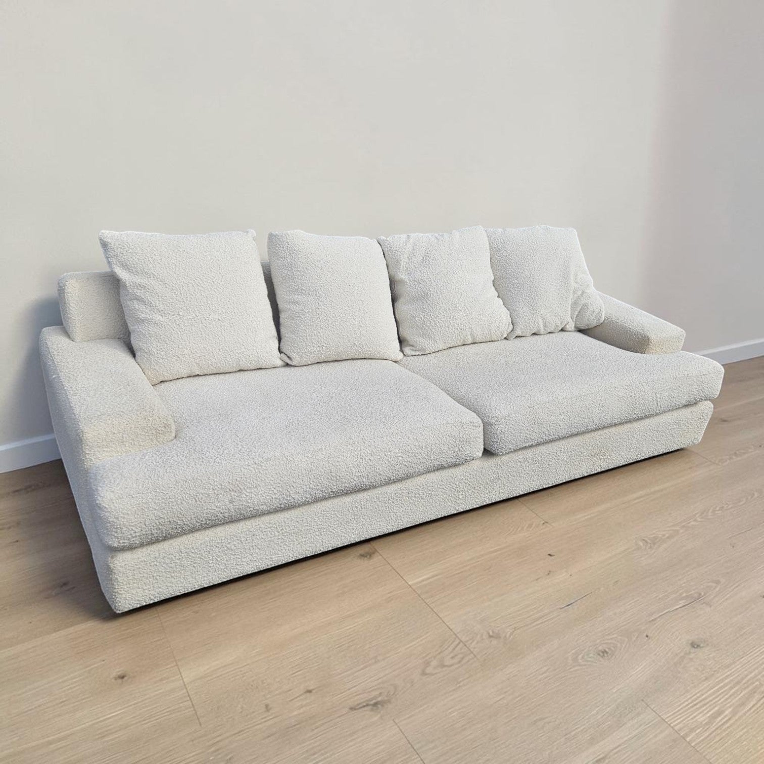 Freedom Furniture NOOSA 3.5 Seater Fabric Deep Sofa (W262cm X D112cm X H70 Cm)