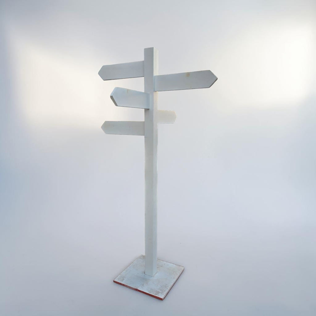 Freestanding Customizable Directional Signpost (Height 2m)