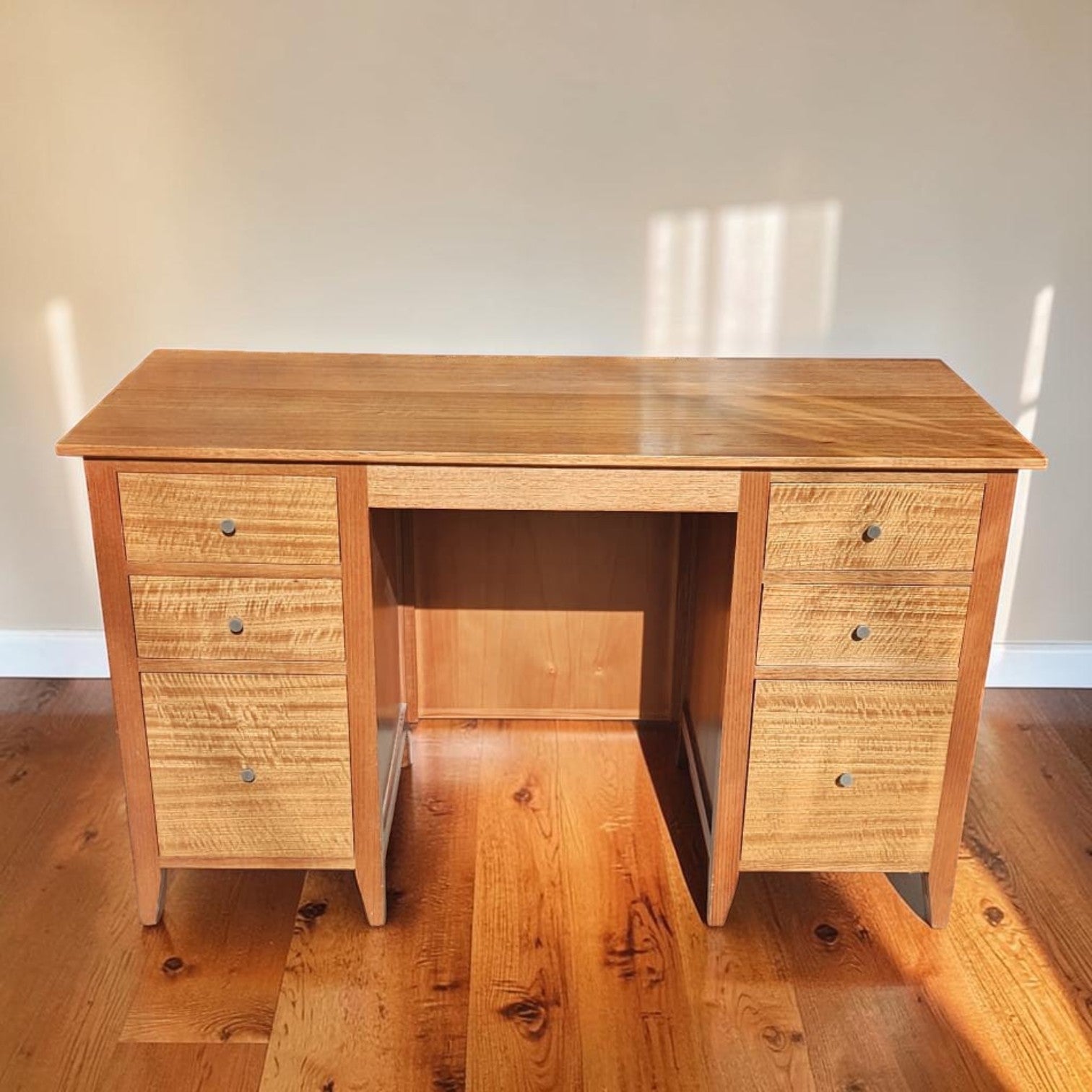 Freestanding Double-Pedestal Wooden Office Desk (Dimensions: 77x130x60)