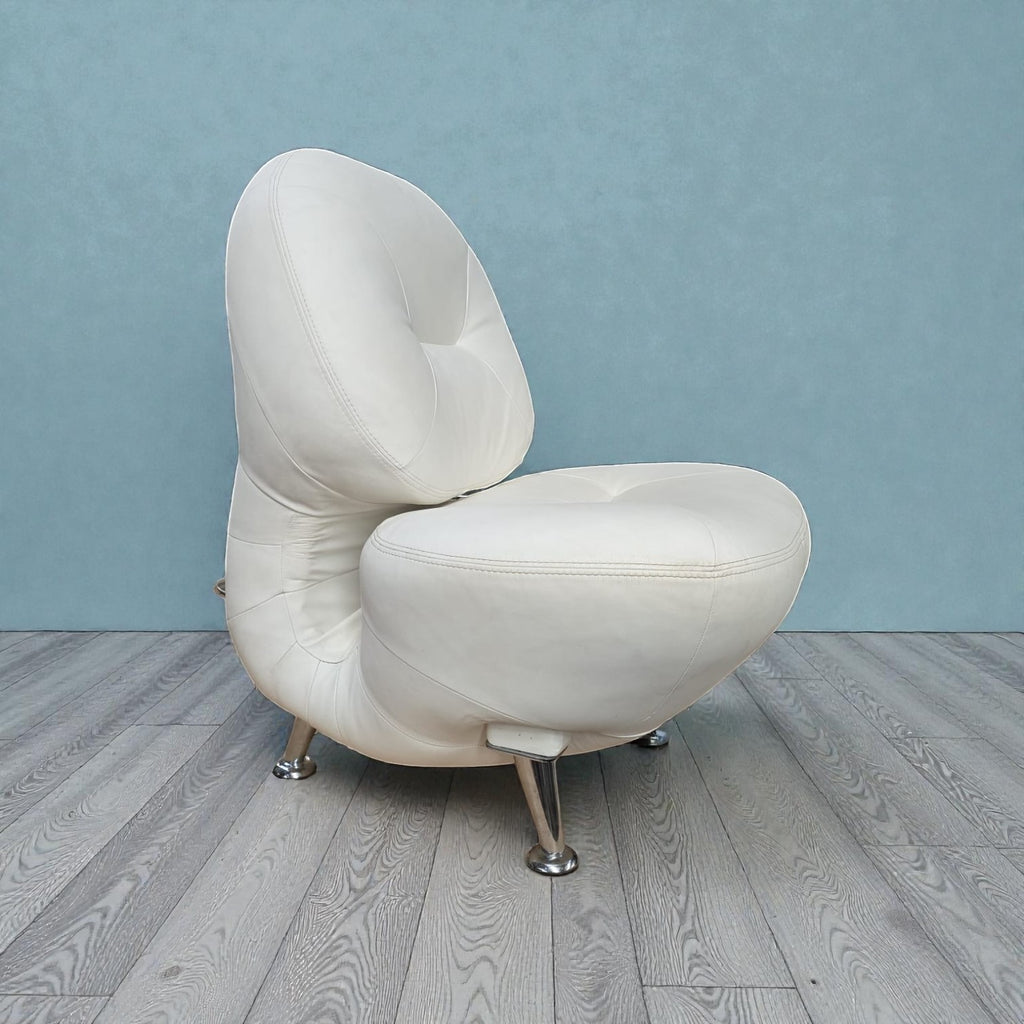 Italian White Leather Lounge Chair (Dimensions: 85 X 80 X 70)