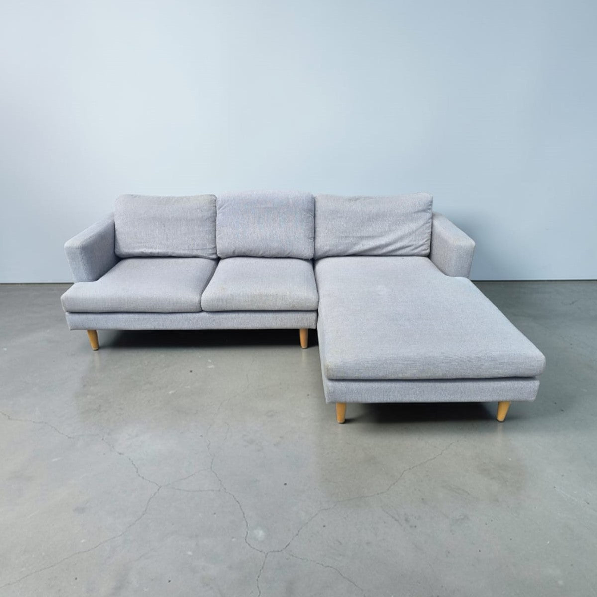 L-shape Sectional Sofa In A Light Grey Fabric (65x245x155)