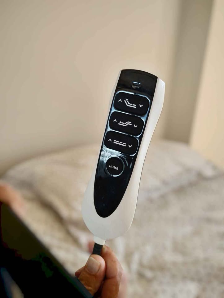 Lift-Up Adjustable Bed