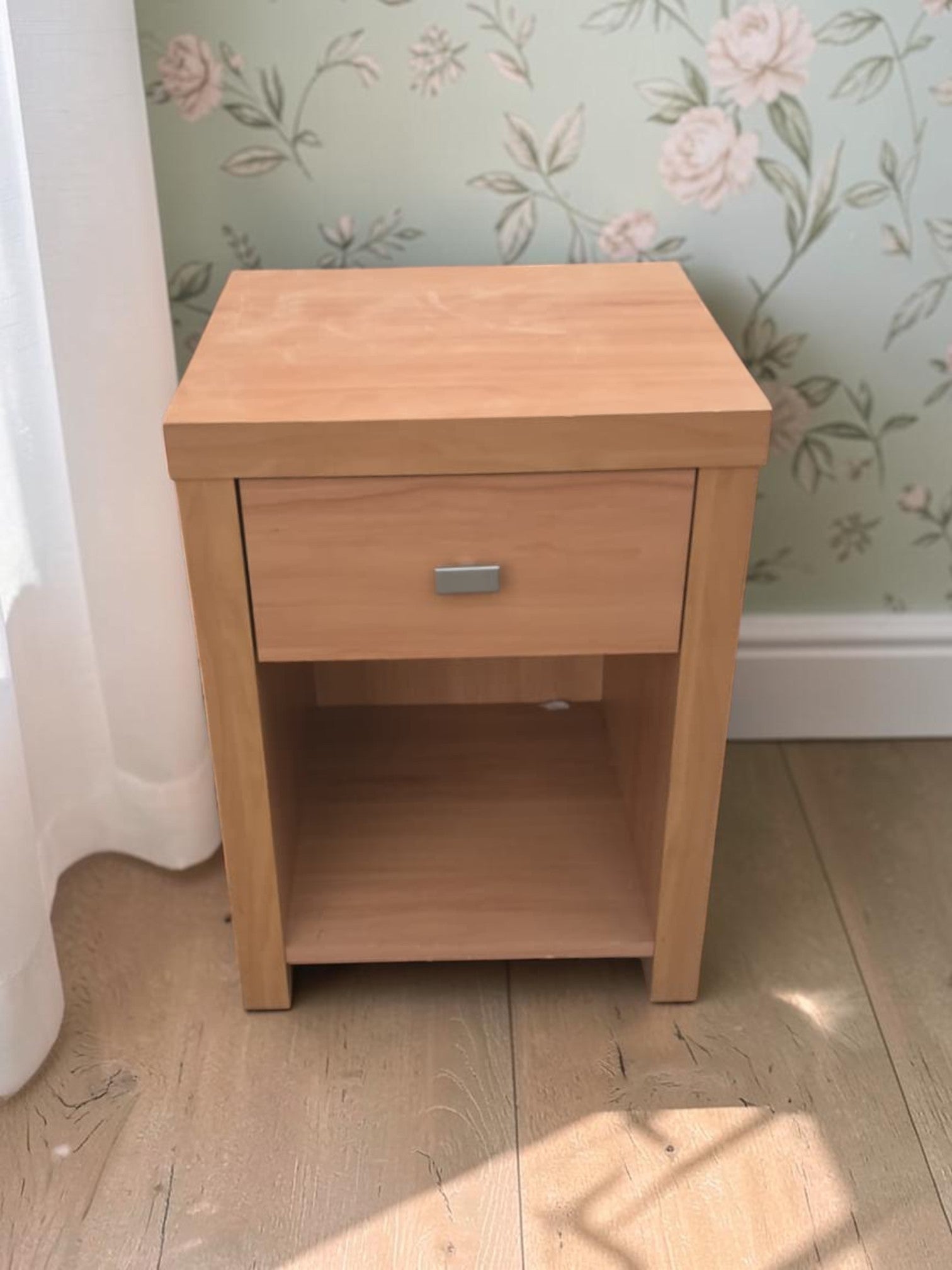 Light Wood Bedside Table (54x39.5x38)
