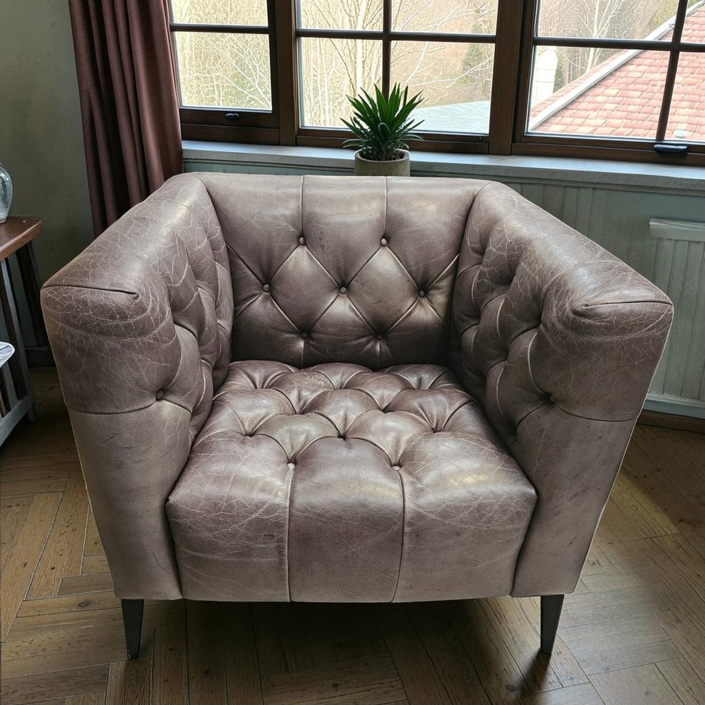 Nicolla Leather Stationary Chair (Dimensions: 77x86x86)