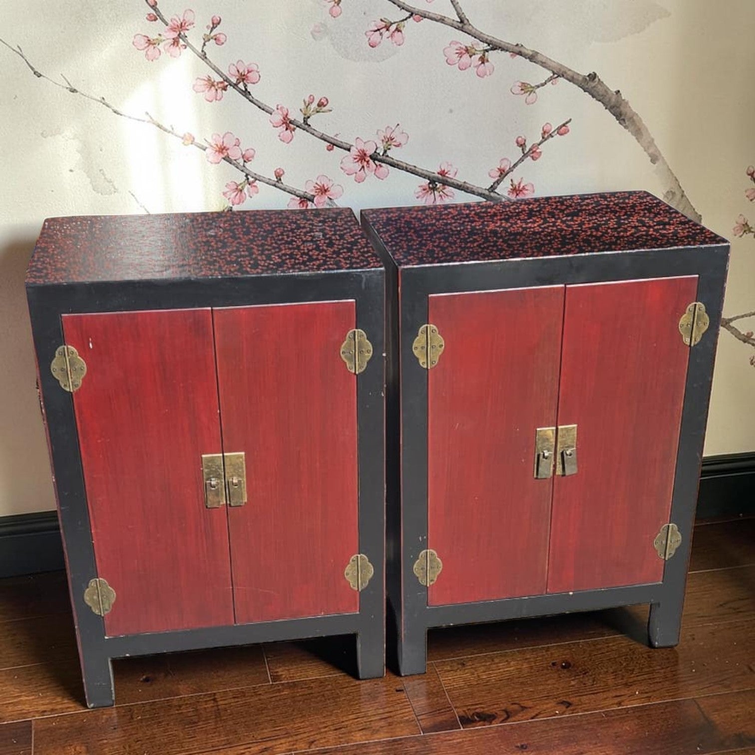 Pair of Vintage Chinese 2 Door Bedside Cabinets (Dimensions: 65x45x32)
