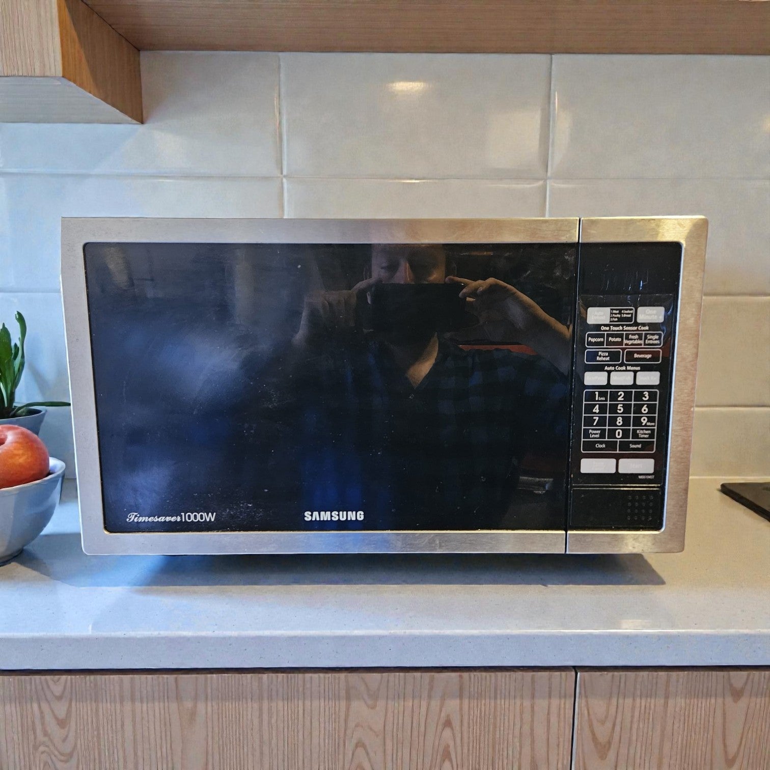 Samsung 1000w Stainless Steel Countertop Microwave (Dimensions: 28x52x36)