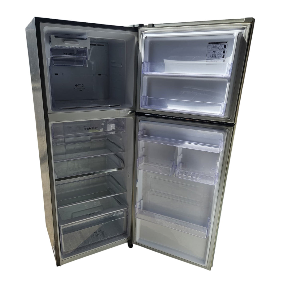 Samsung Silver Top-Mount Fridge-Freezer (Dimensions: 176x68x68)