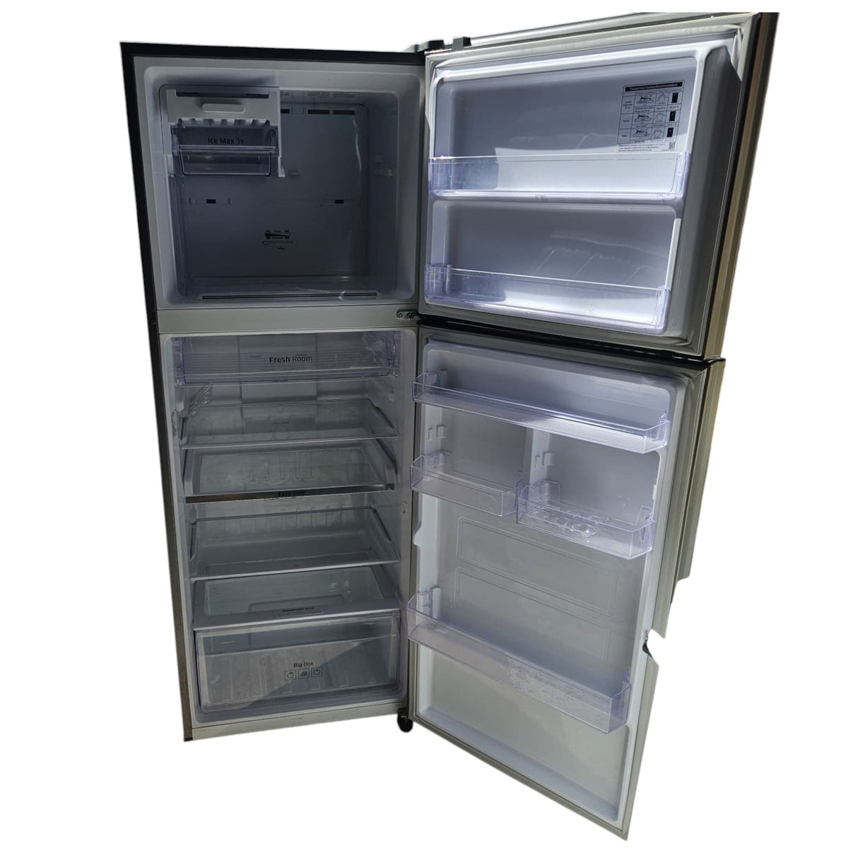Samsung Silver Top-Mount Fridge-Freezer (Dimensions: 176x68x68)