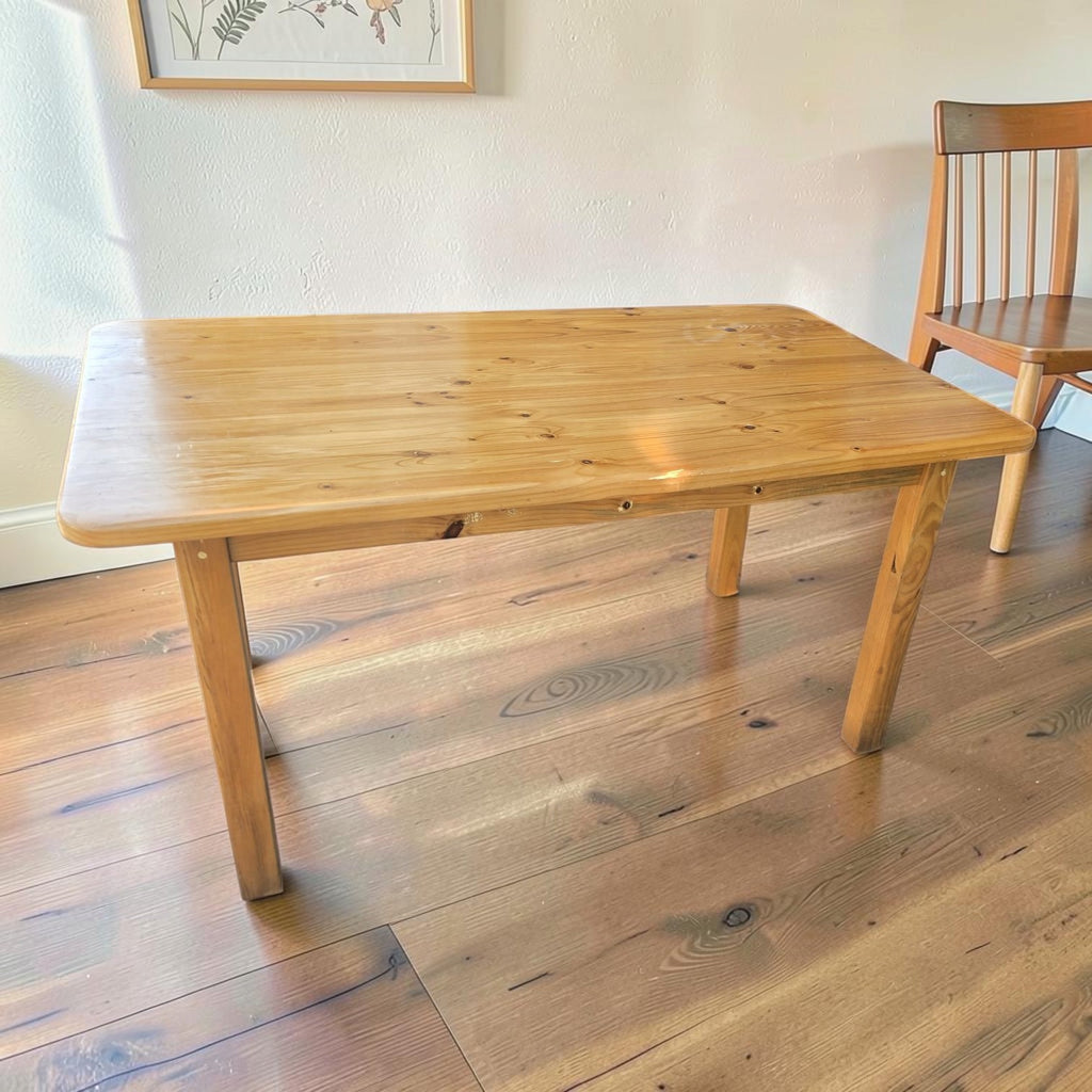 Scandinavian-Style Solid Pine Rectangular Dining Table (Dimensions: 75x155x90)