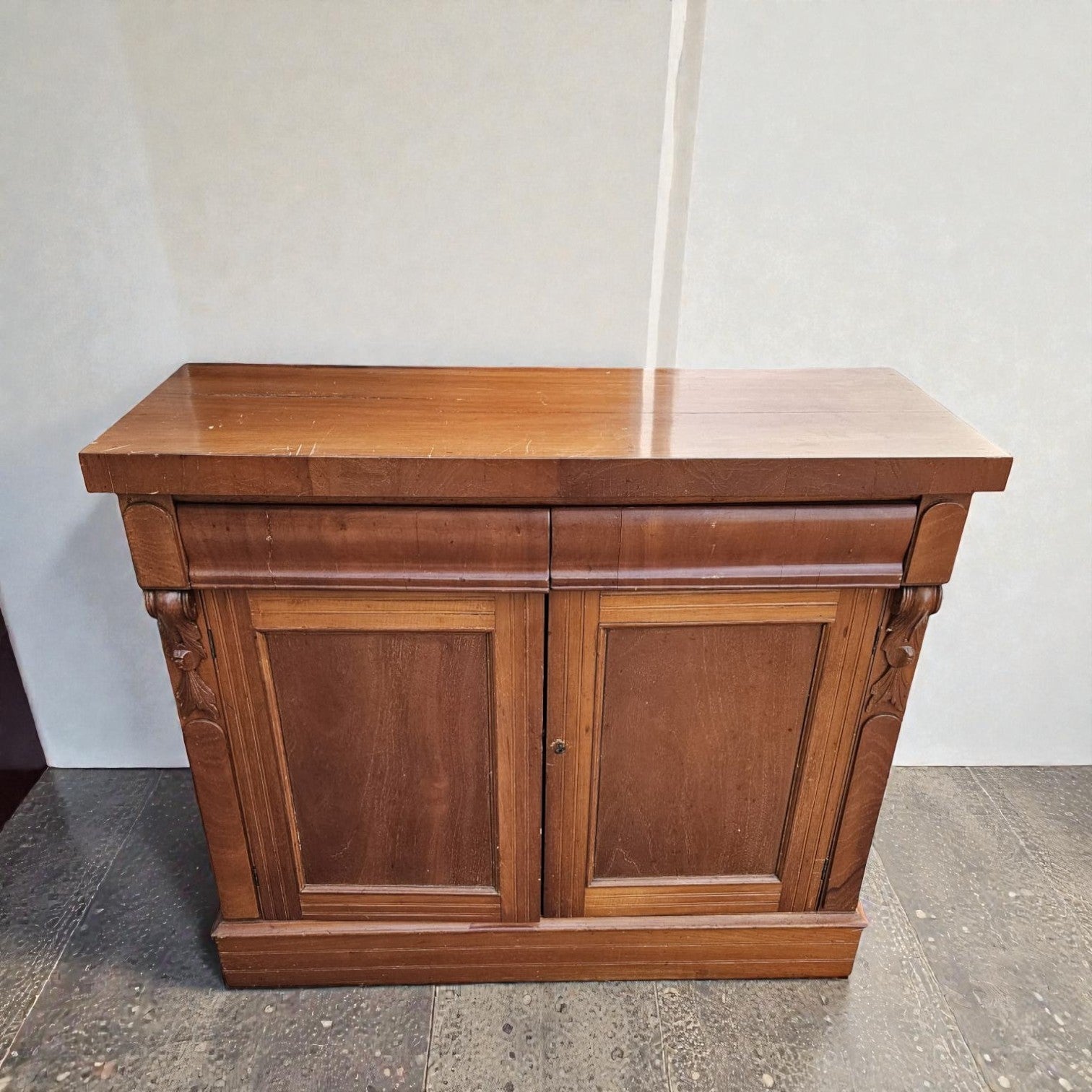 Victorian Style Cedar Sideboard (Dimensions: 100x117x47)
