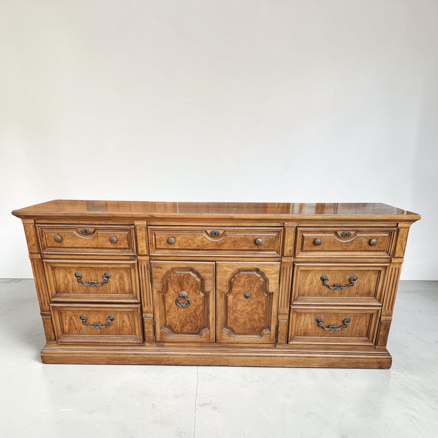Vintage Thomasville Huntley Triple Dresser (Dimensions: 83x180x48)