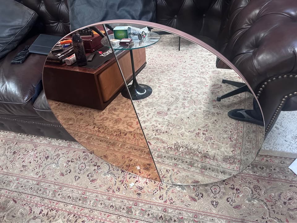 Contemporary Wall Mirror Suitable for Living Rooms and Hallways