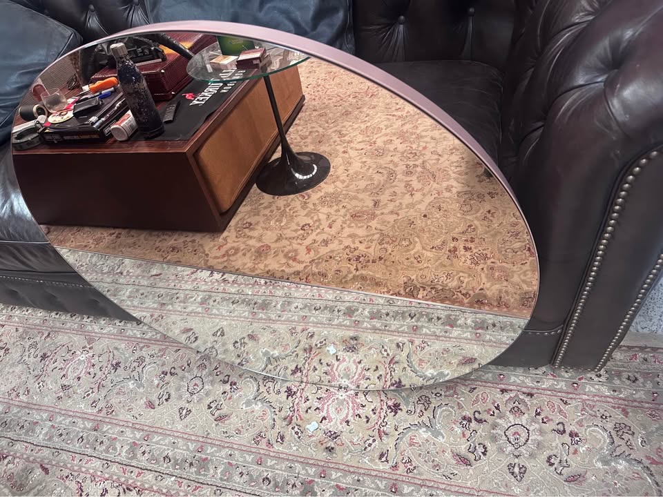 Contemporary Wall Mirror Suitable for Living Rooms and Hallways