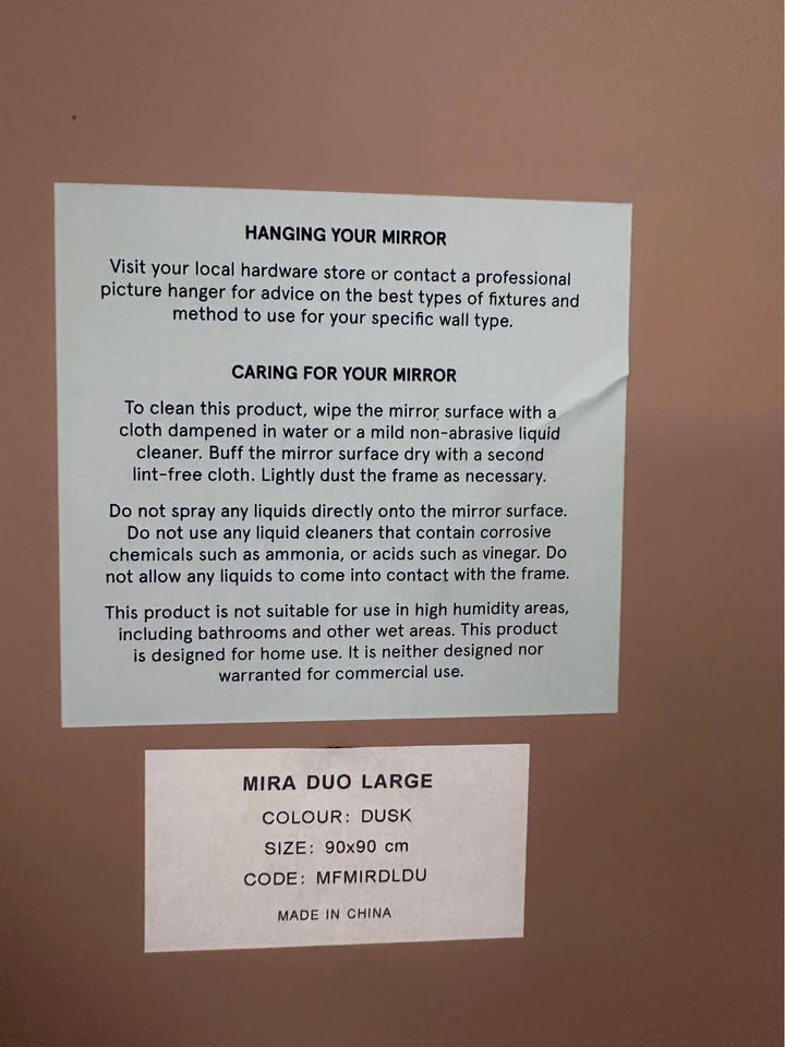 Contemporary Wall Mirror Suitable for Living Rooms and Hallways