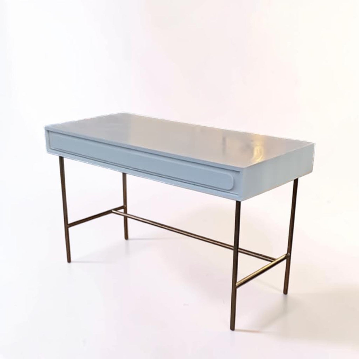 White Lacquer Gemini Desk (Dimensions: 77x122x56)