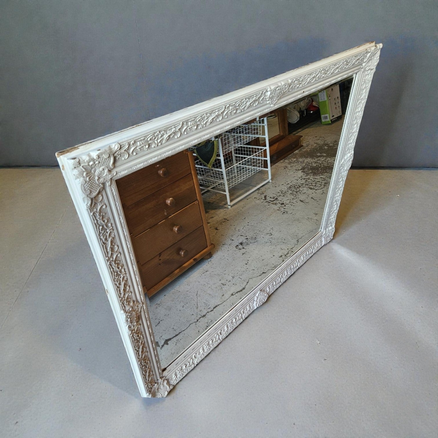 White Ornate Wall Mirror (Dimensions: 140x112)