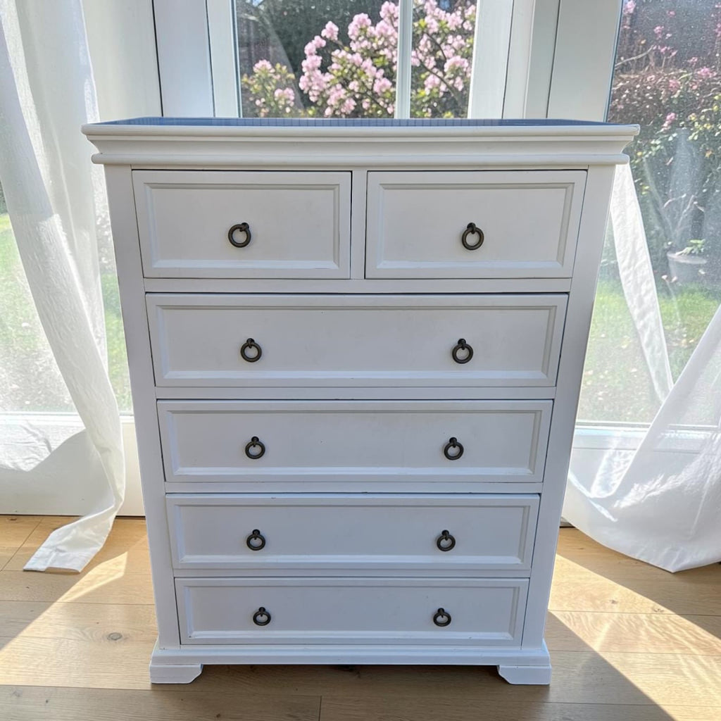 White Six-Drawer Chest (Dimensions: 121x93x44)