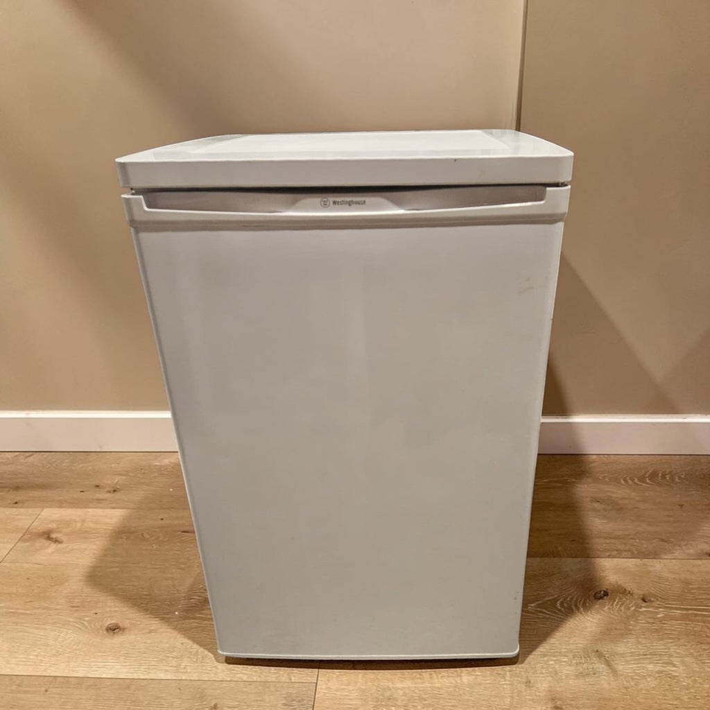 White Westinghouse Bar Fridge (Dimensions: 85x54x57)
