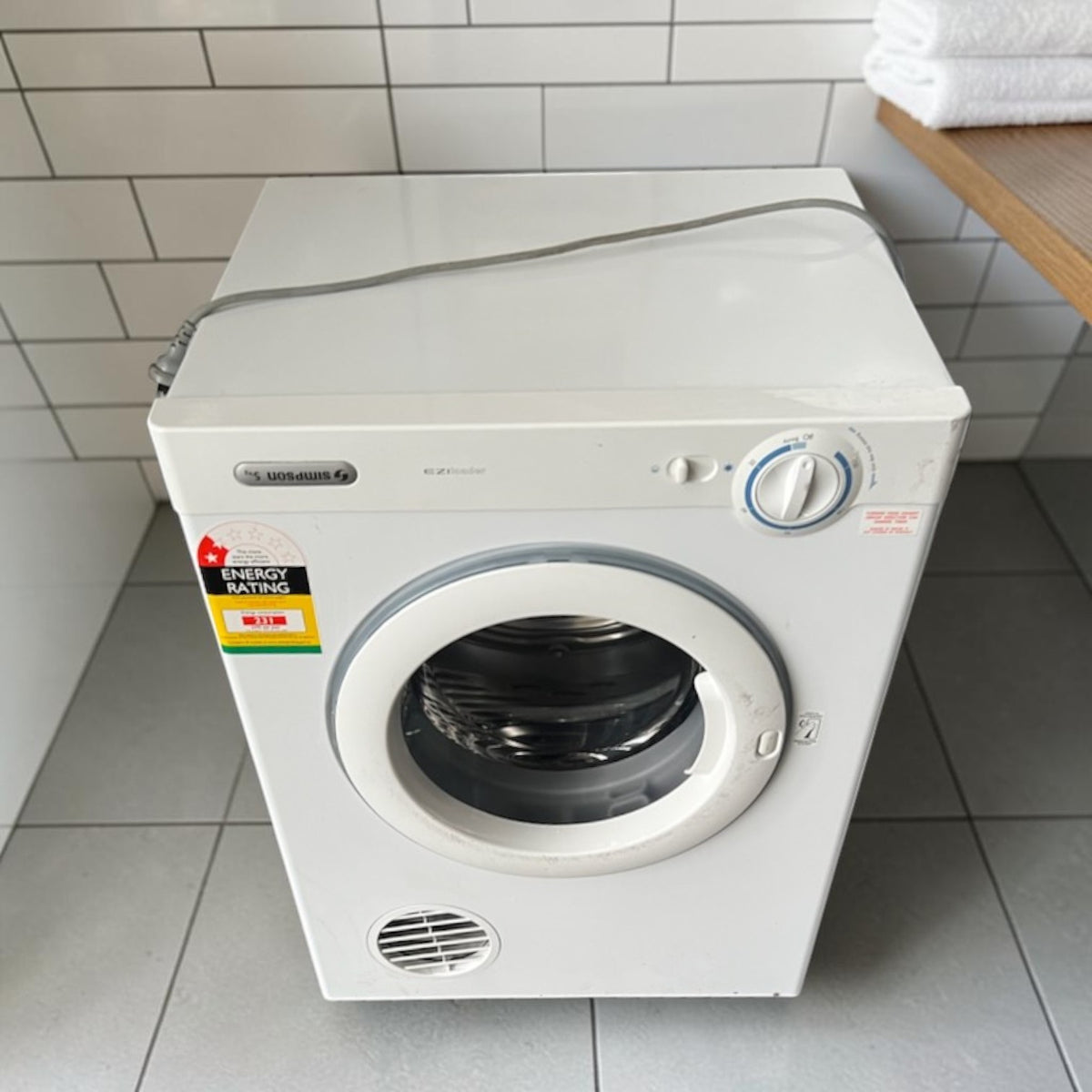 White Simpson Vented Clothes Dryer